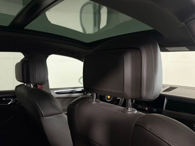 Used 2023 Porsche Macan image 28