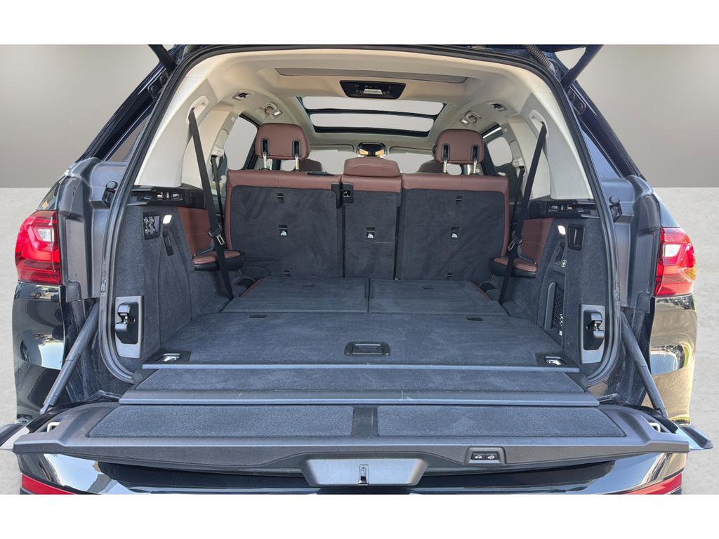 Used 2021 BMW X7 xDrive40i w/ Premium Package image 13