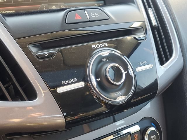 Used 2014 Ford Focus Titanium w/ Luxury Package FWD image 23