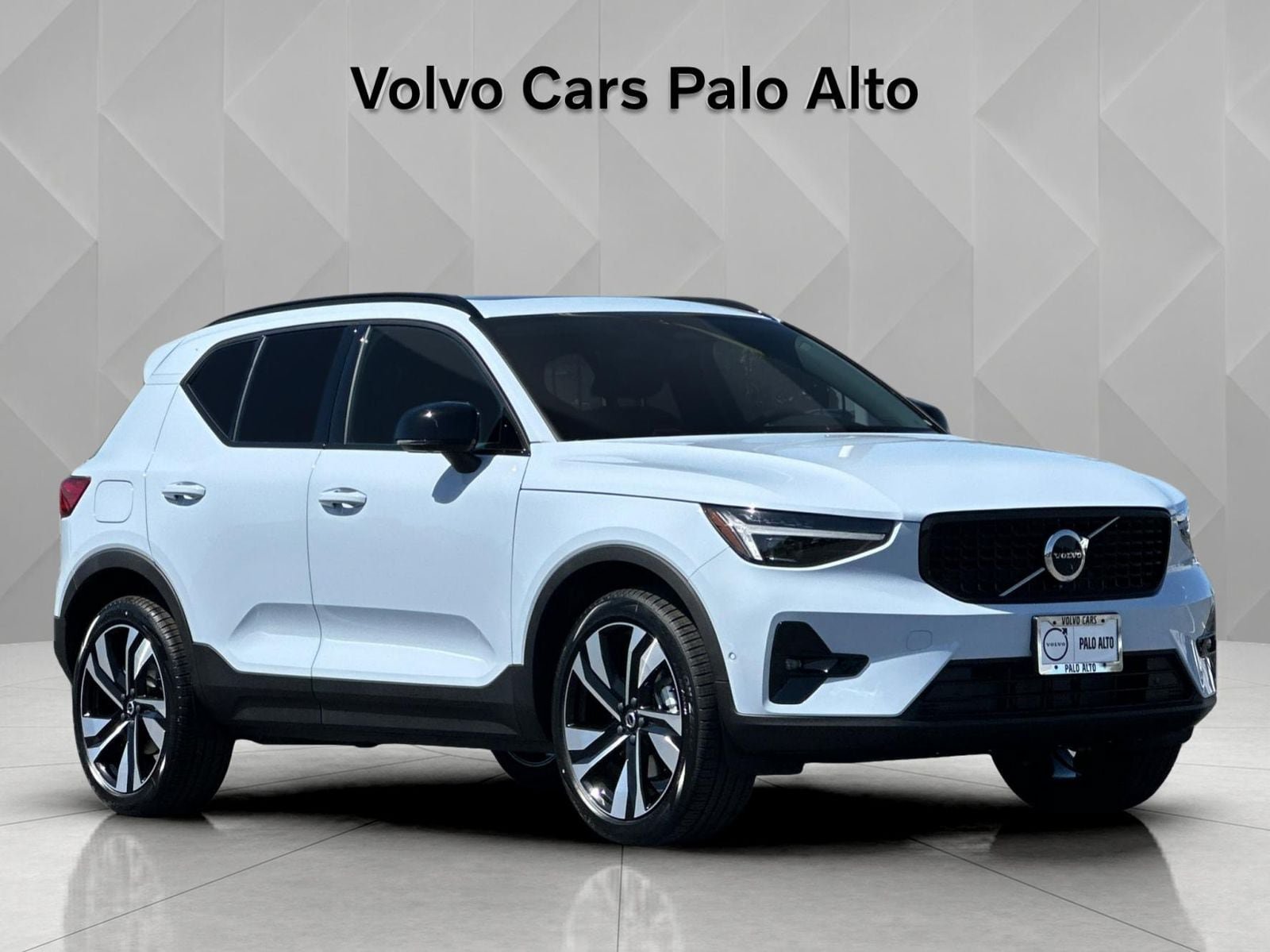 New 2026 Volvo XC40 B5 Plus w/ Climate Package AWD/4WD image 11