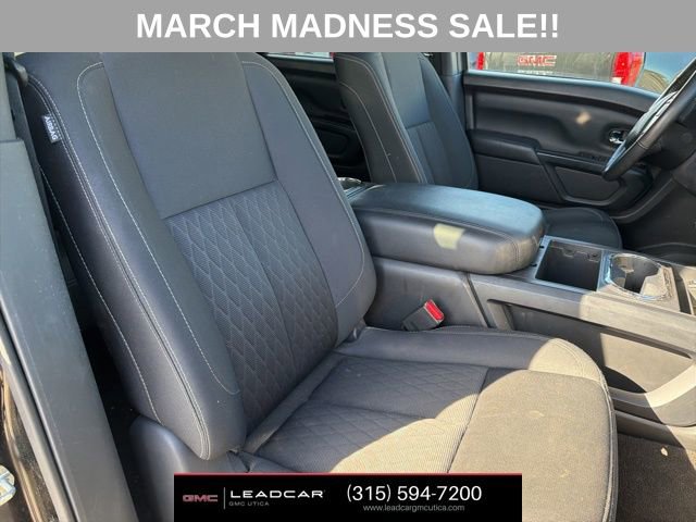 Used 2019 Nissan Titan SV w/ SV Convenience Package image 12