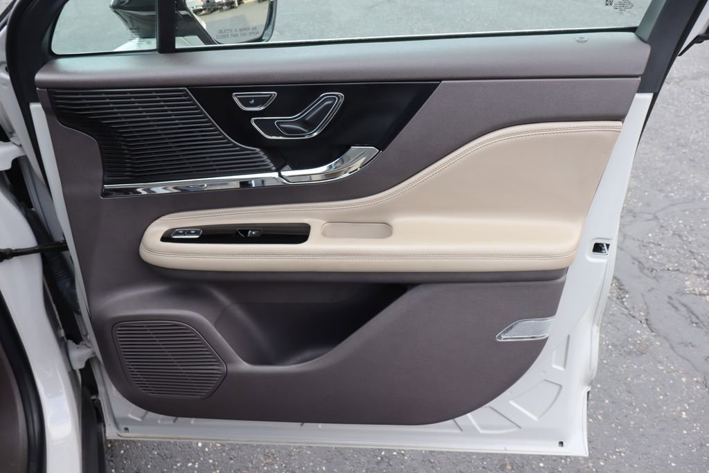 Used 2021 Lincoln Corsair AWD w/ Premium Package image 36