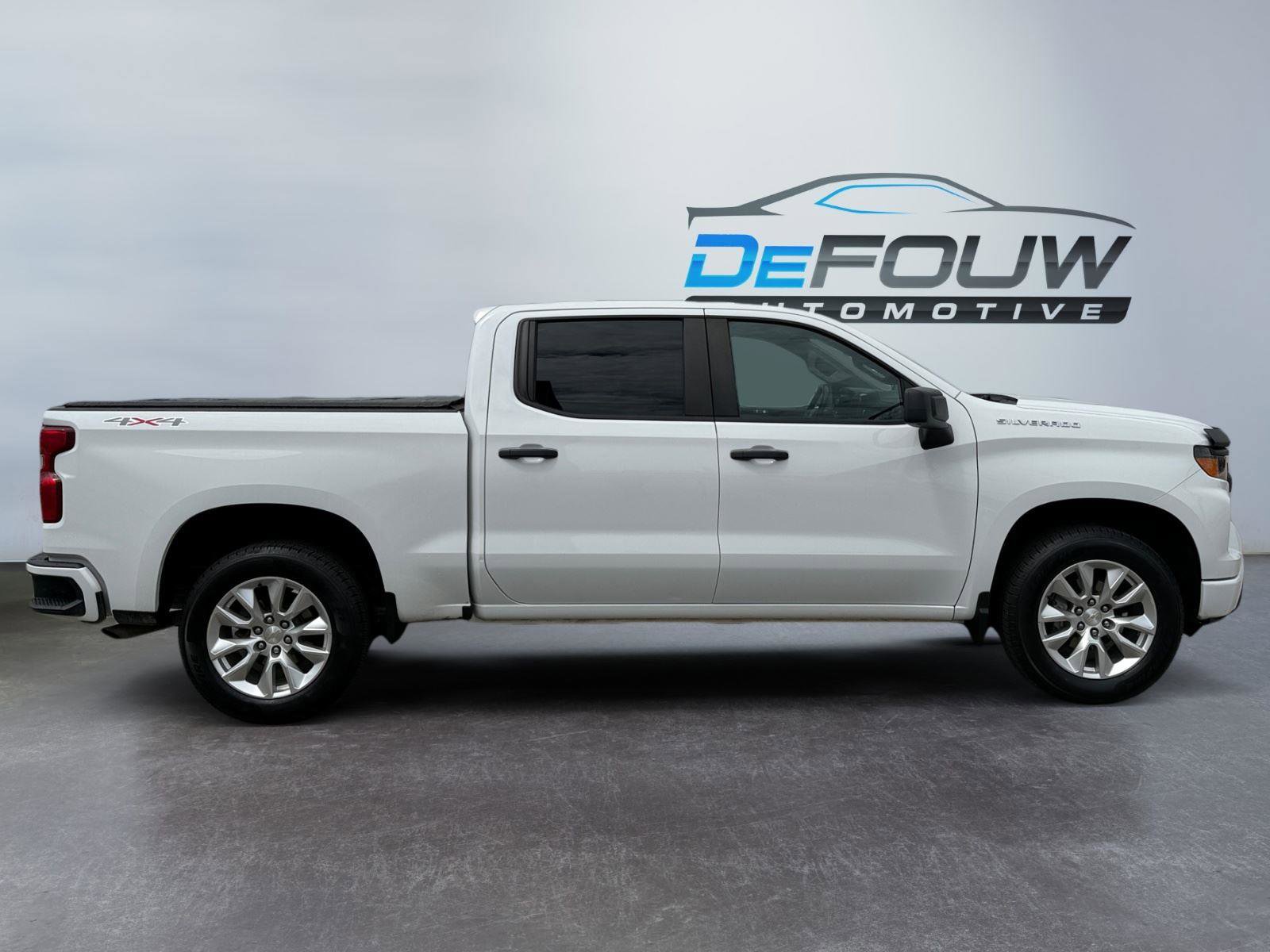 Used 2023 Chevrolet Silverado 1500 Custom AWD/4WD image 2
