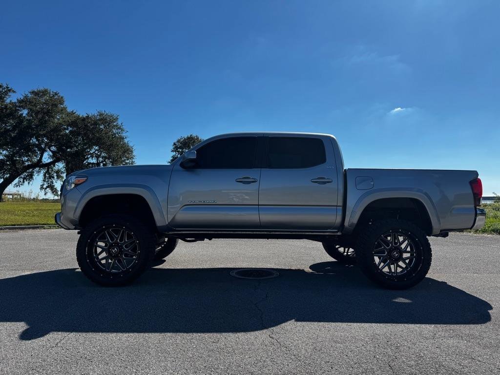 Used 2019 Toyota Tacoma SR5 image 2