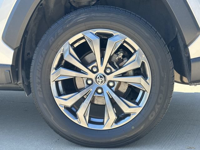 Used 2022 Toyota RAV4 XLE Premium AWD/4WD image 9