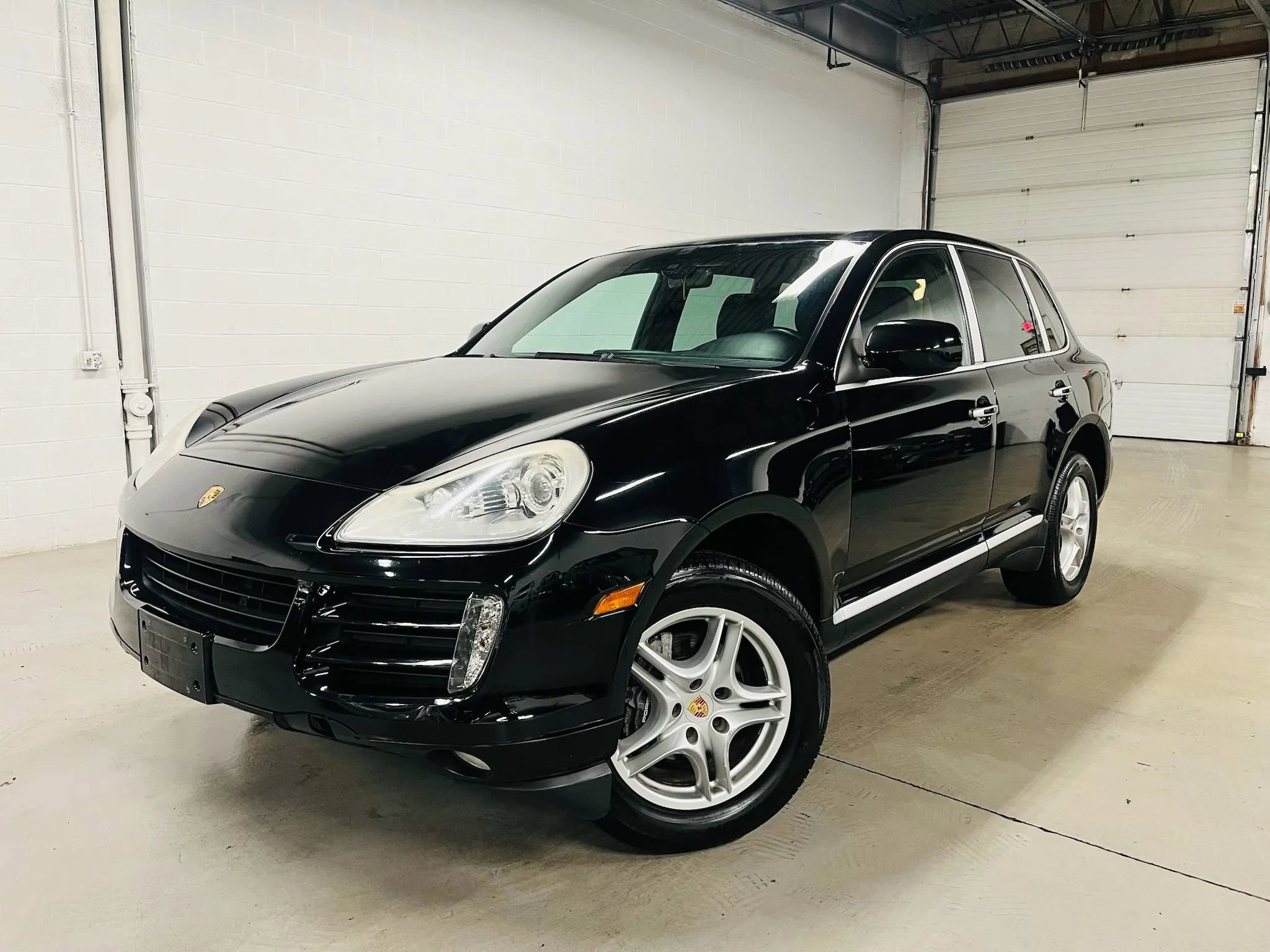 Used 2010 Porsche Cayenne image 1