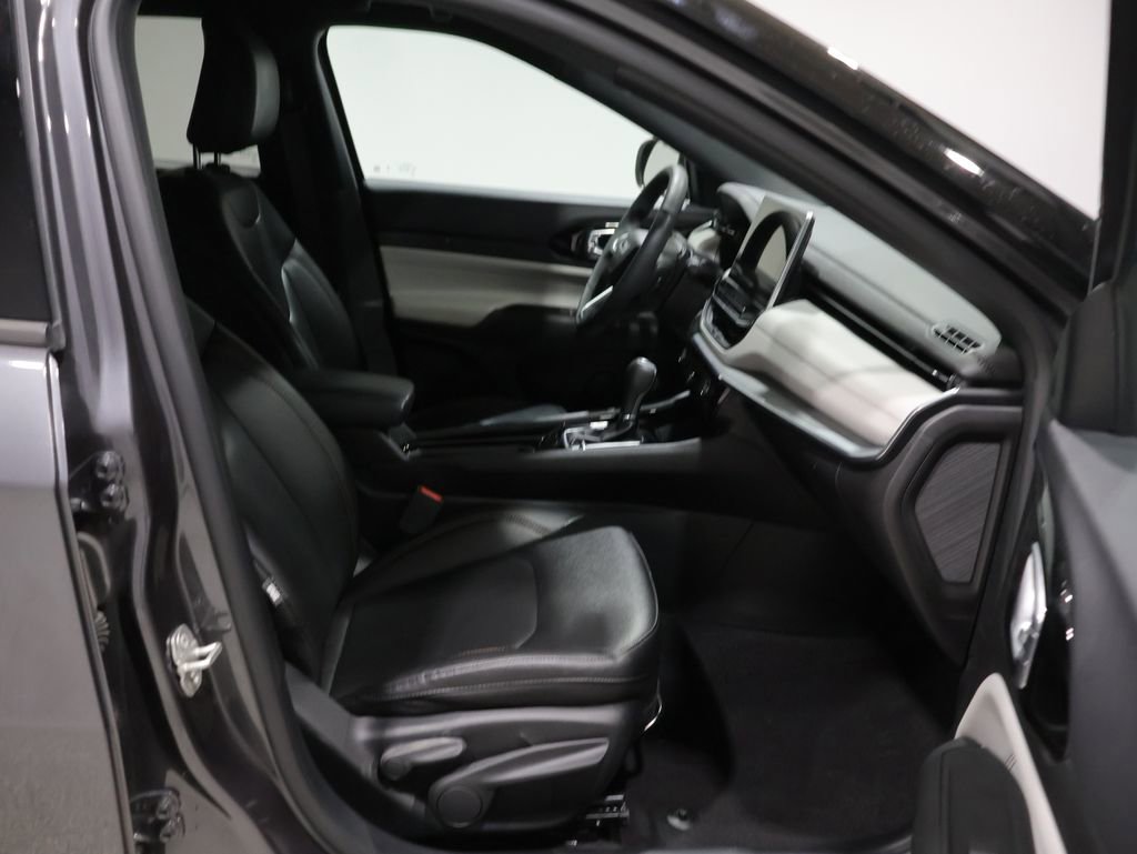 Used 2024 Jeep Compass Limited image 22