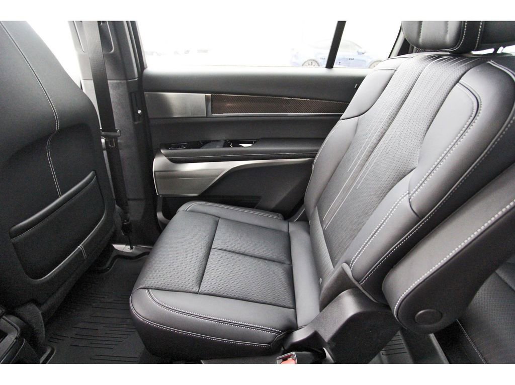 New 2026 Cadillac Vistiq Luxury AWD/4WD image 12
