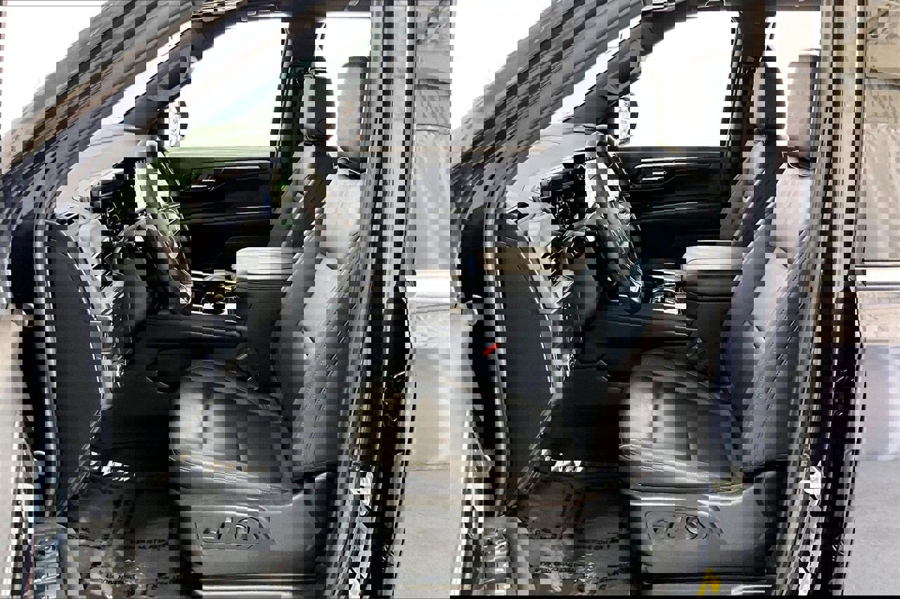 Used 2025 Chevrolet Tahoe LT image 18