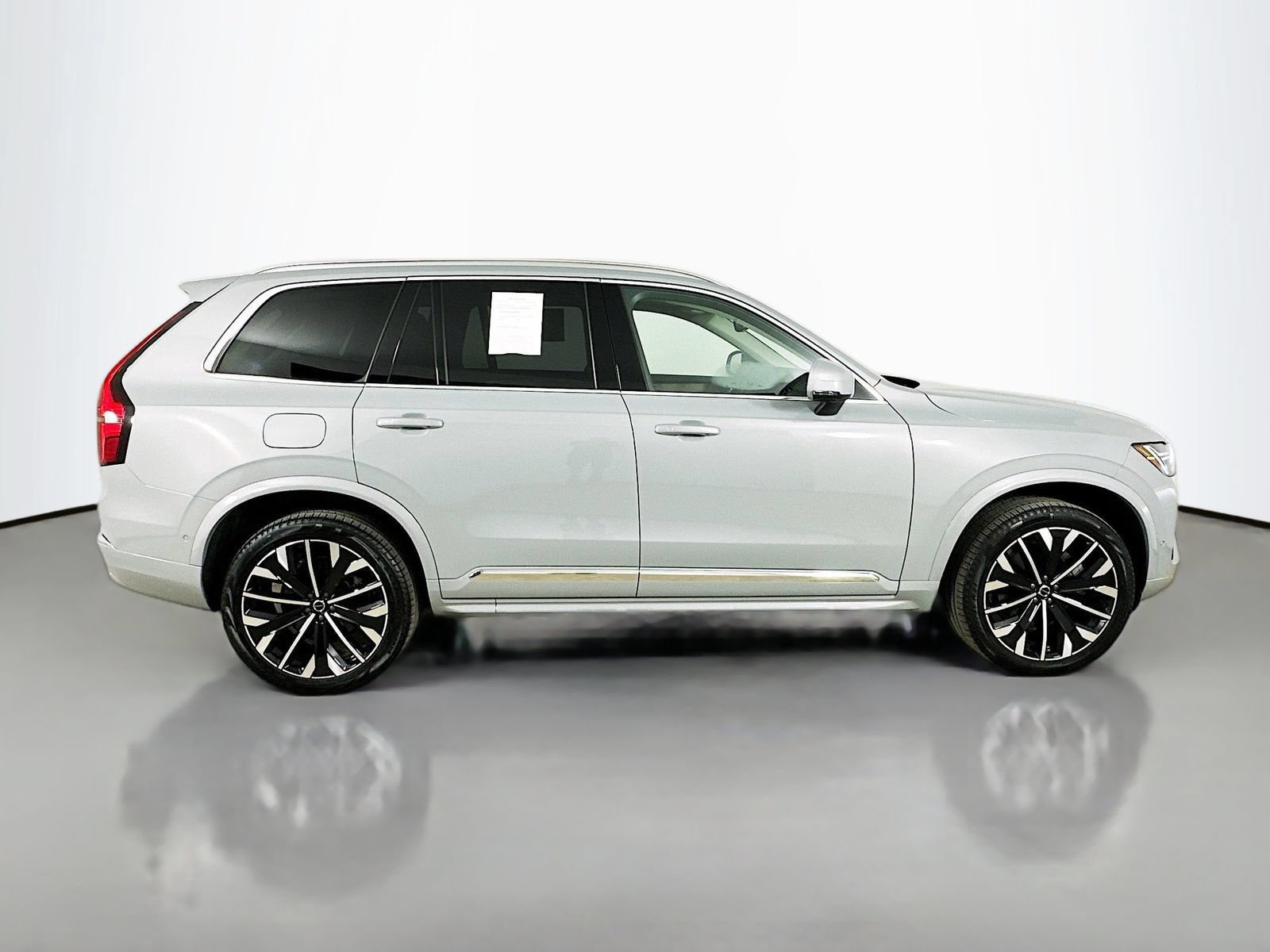 Used 2026 Volvo XC90 B6 Plus w/ Protection Package Premier AWD/4WD image 4