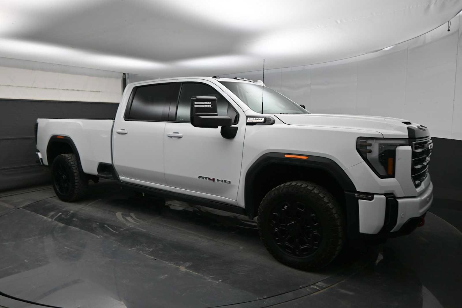Used 2024 GMC Sierra 2500 AT4 w/ AT4 Premium Plus Package AWD/4WD image 2