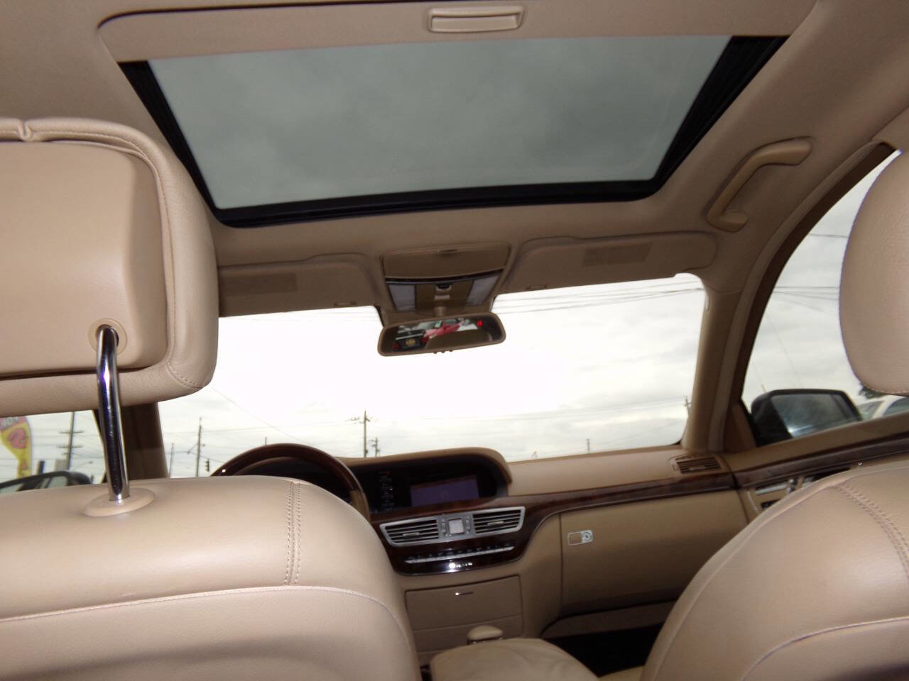 Used 2011 Mercedes-Benz S 550 4MATIC image 17