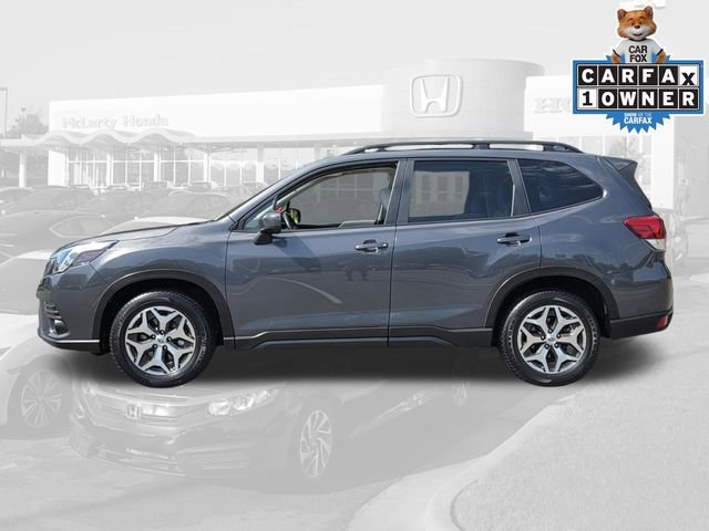 Used 2023 Subaru Forester Premium image 2