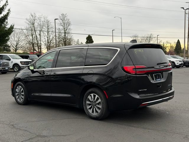 Used 2024 Chrysler Pacifica Select image 5
