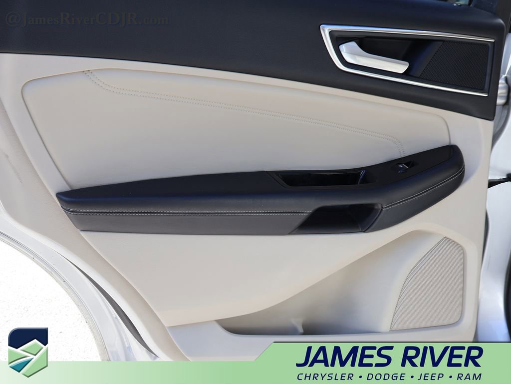 Used 2018 Ford Edge Titanium w/ Technology Package AWD/4WD image 17