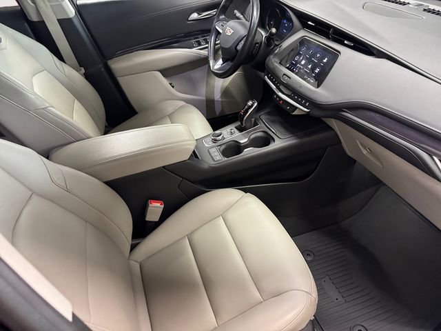 Used 2021 Cadillac XT4 Luxury w/ Cold Weather Package image 4