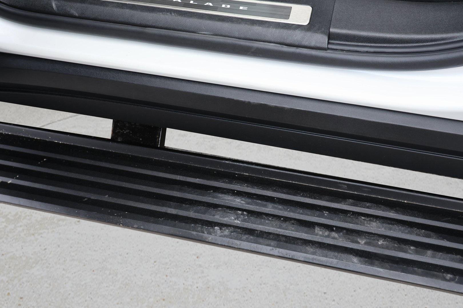 Used 2025 Cadillac Escalade V w/ LPO, ONYX Package image 30