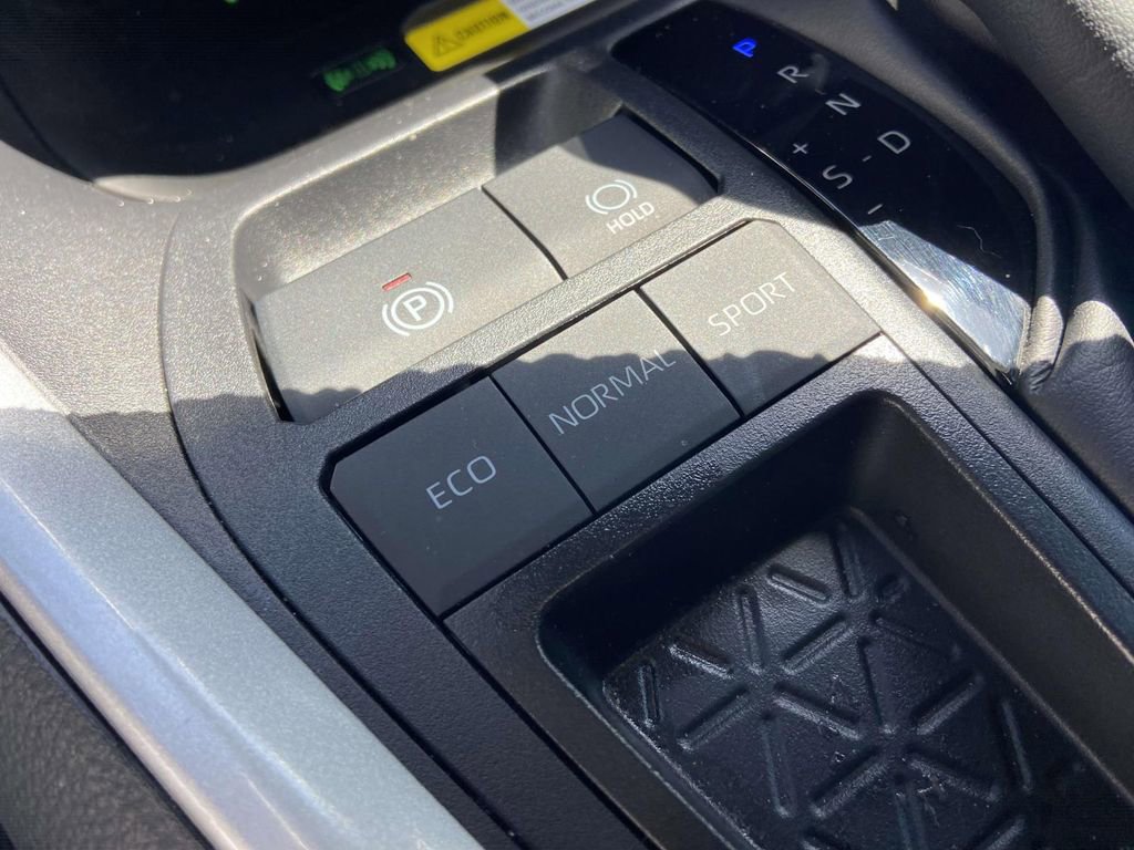 Used 2025 Toyota RAV4 LE image 23