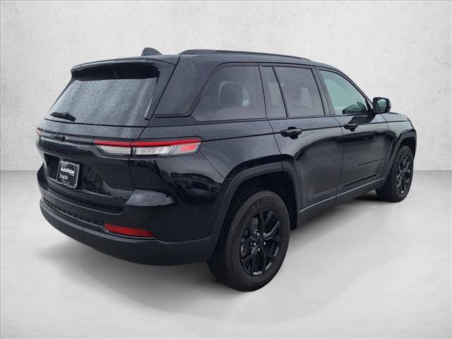 Used 2025 Jeep Grand Cherokee Altitude image 5