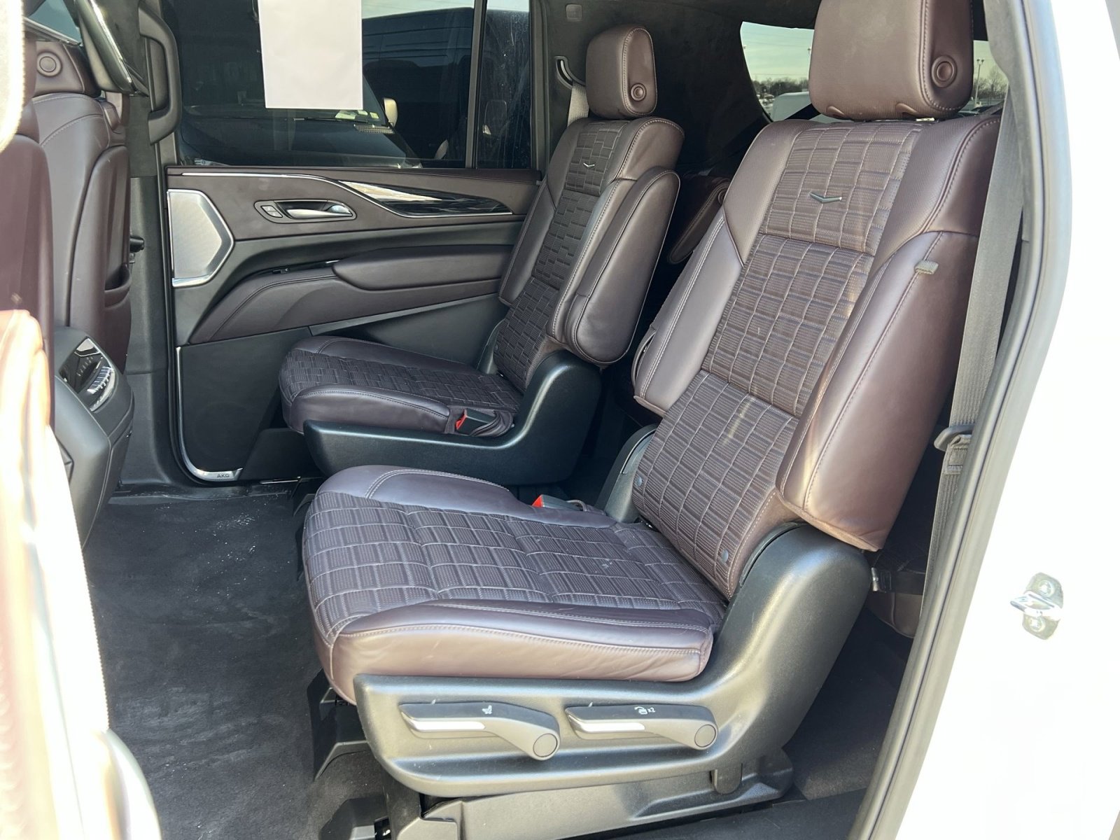 Used 2024 Cadillac Escalade ESV V w/ Heavy-Duty Trailer Package image 23