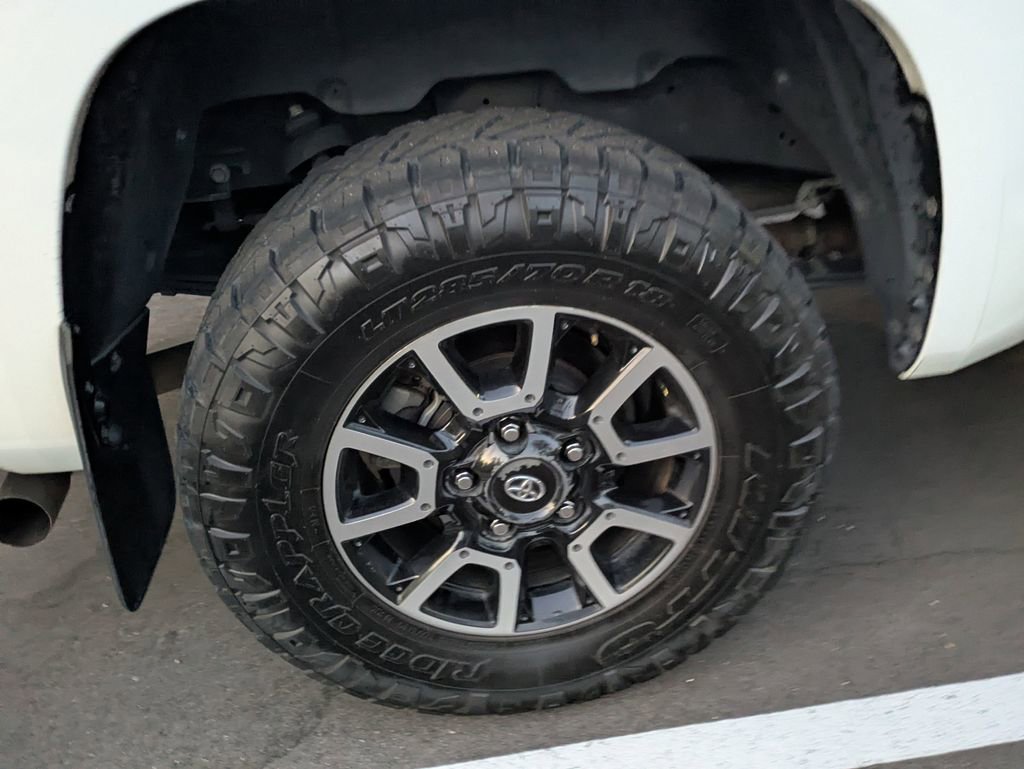 Used 2020 Toyota Tundra SR5 w/ SR5 Upgrade Package AWD/4WD image 8
