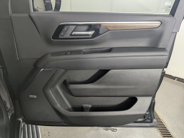Used 2025 Chevrolet Suburban High Country AWD/4WD image 28