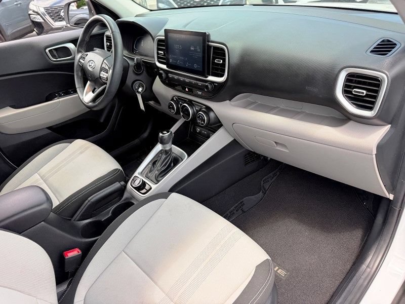 Used 2023 Hyundai Venue SEL FWD image 18