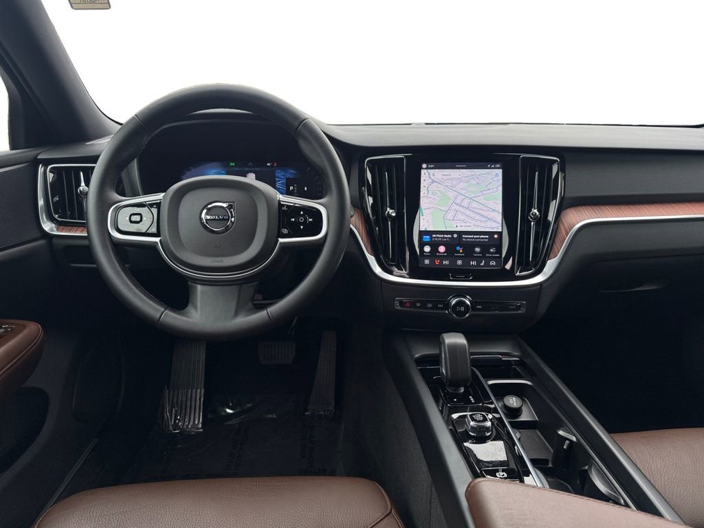 Used 2025 Volvo V60 B5 Cross Country Plus image 24