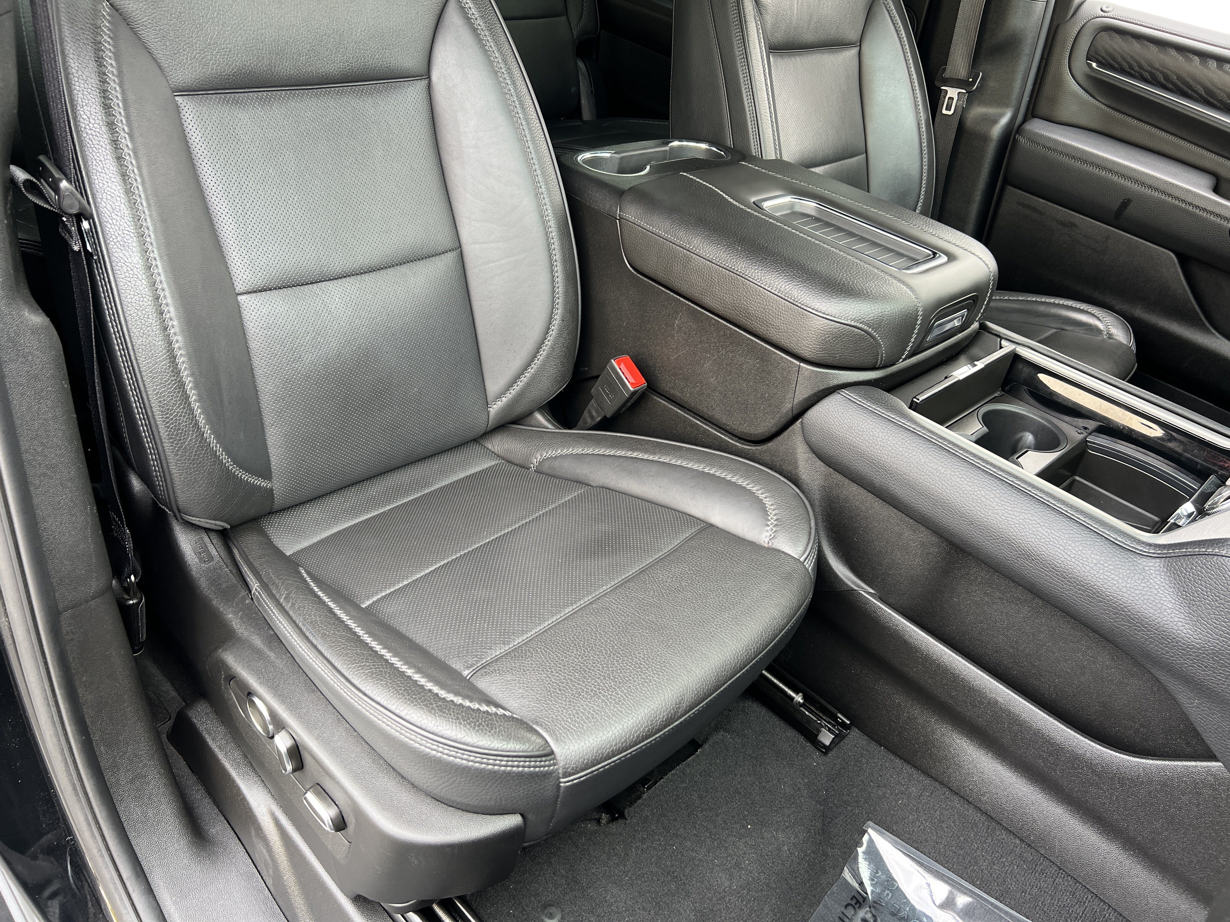 Used 2024 GMC Yukon XL Denali AWD/4WD image 27