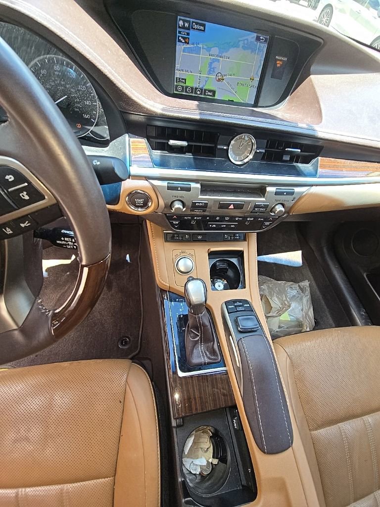 Used 2016 Lexus ES 350 w/ Luxury Package w/Wood Trim FWD image 22