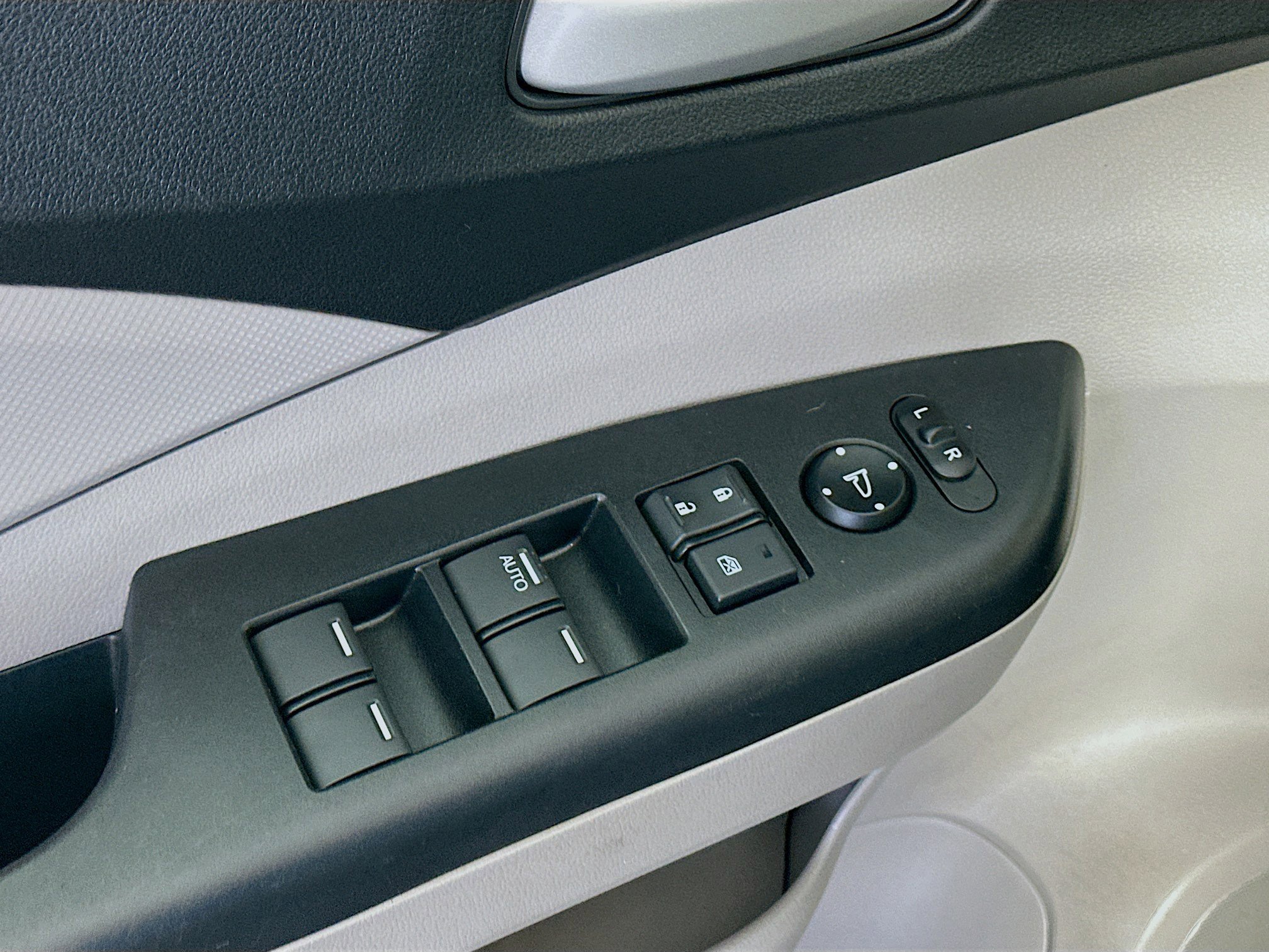 Used 2014 Honda CR-V LX image 15