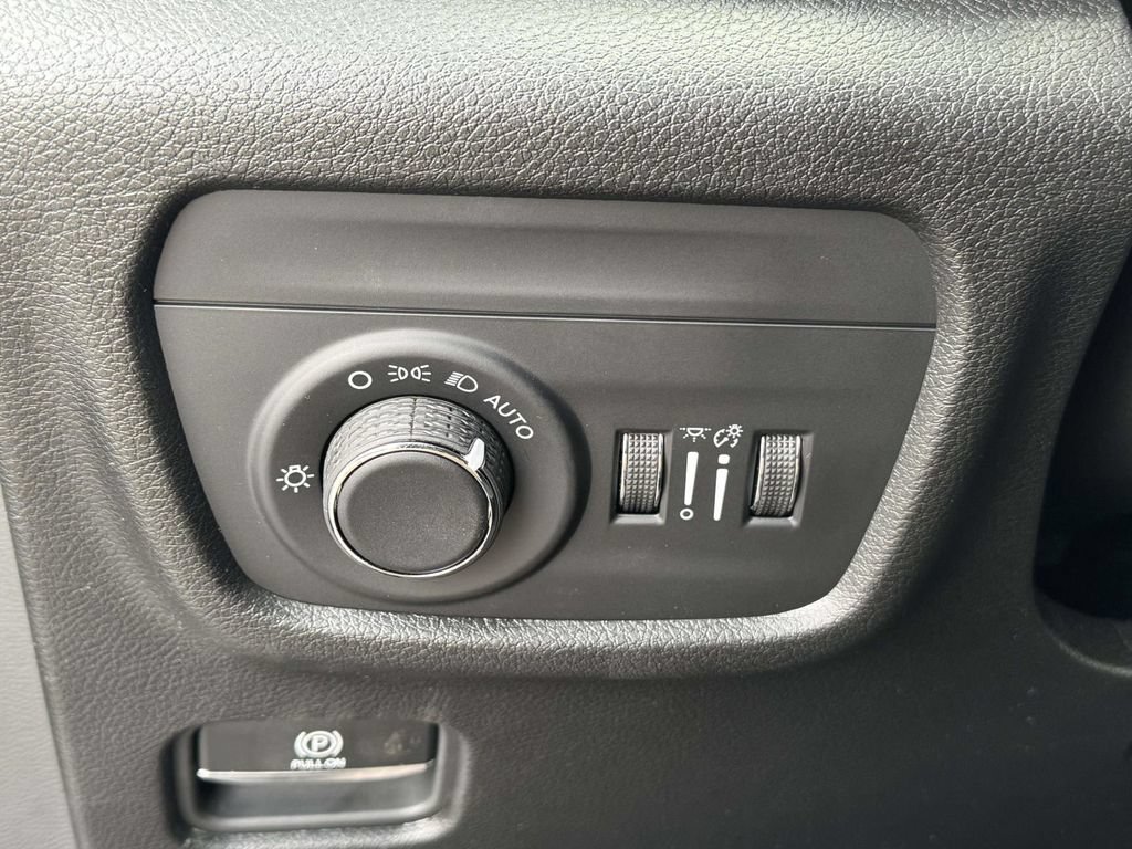 New 2026 Jeep Grand Cherokee Altitude AWD/4WD image 28