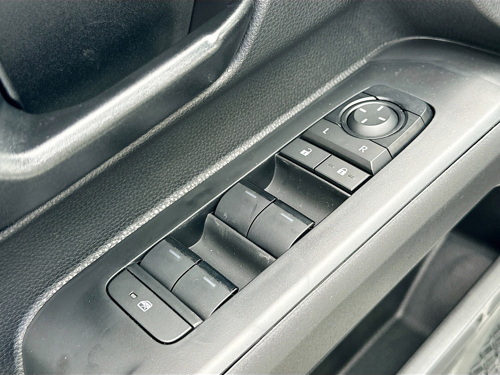 Certified 2025 Toyota Tacoma SR5 image 8