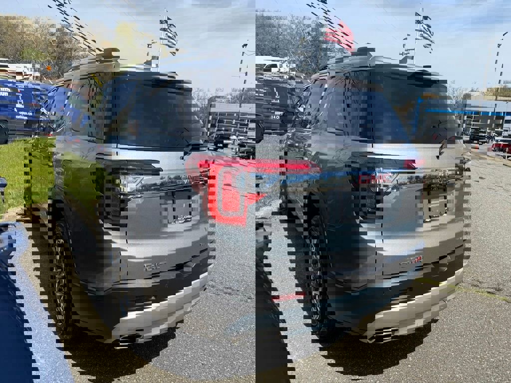 Used 2023 GMC Acadia SLT w/ Preferred Package AWD/4WD image 18