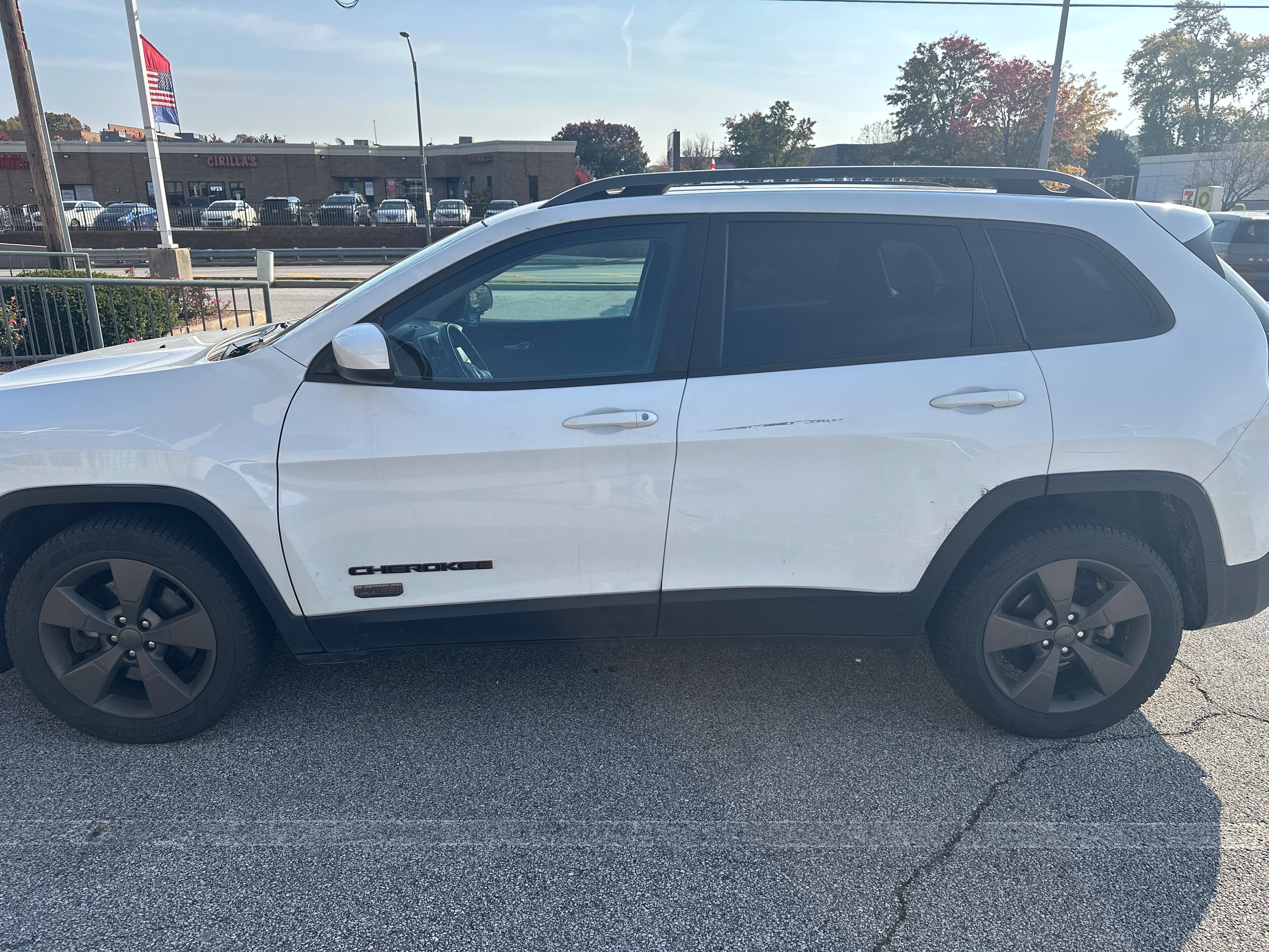 Used 2016 Jeep Cherokee 75th Anniversary FWD image 5