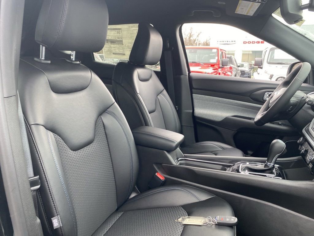 New 2026 Jeep Compass Latitude image 11