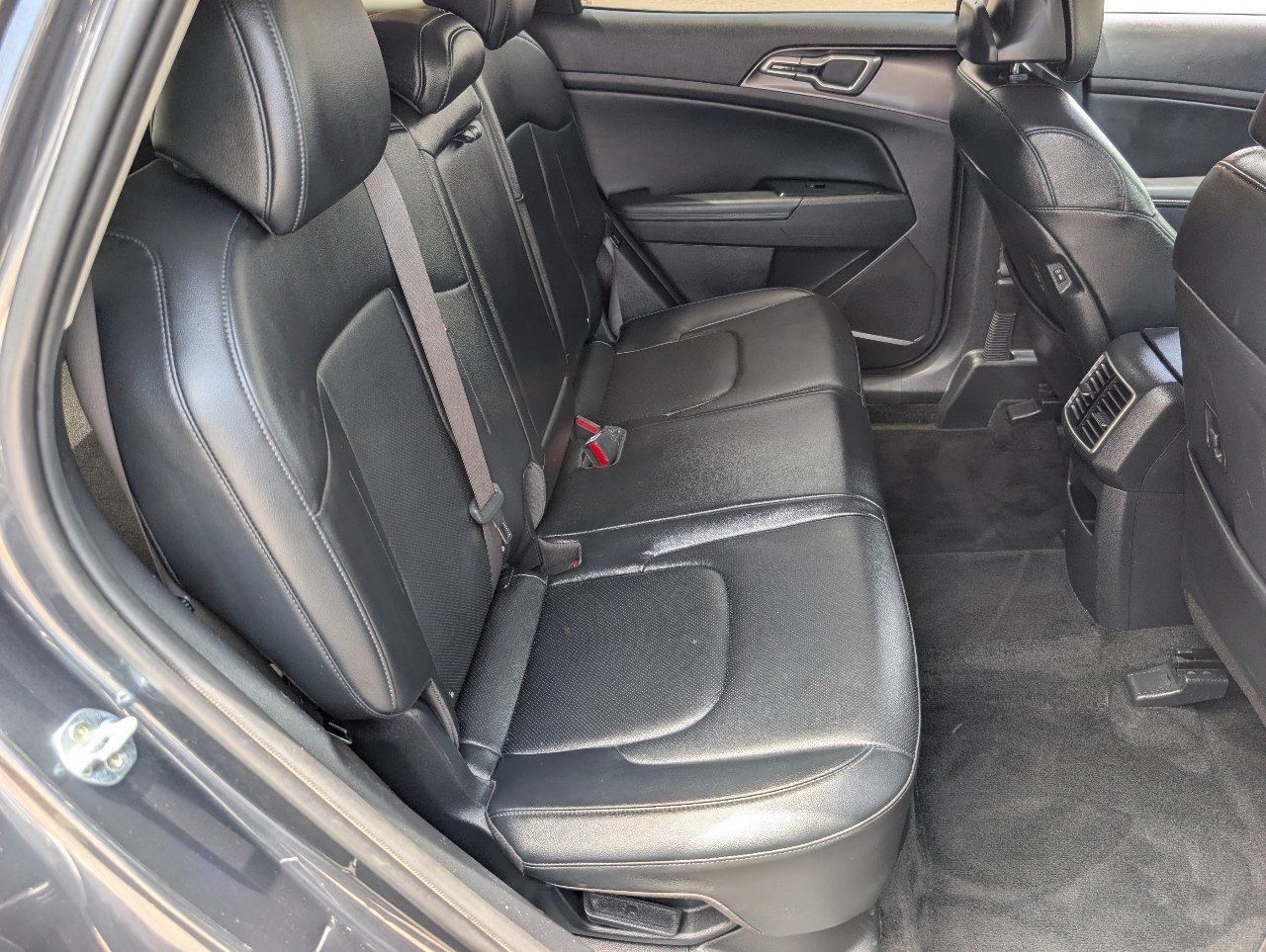Used 2023 Kia Sportage EX AWD/4WD image 5