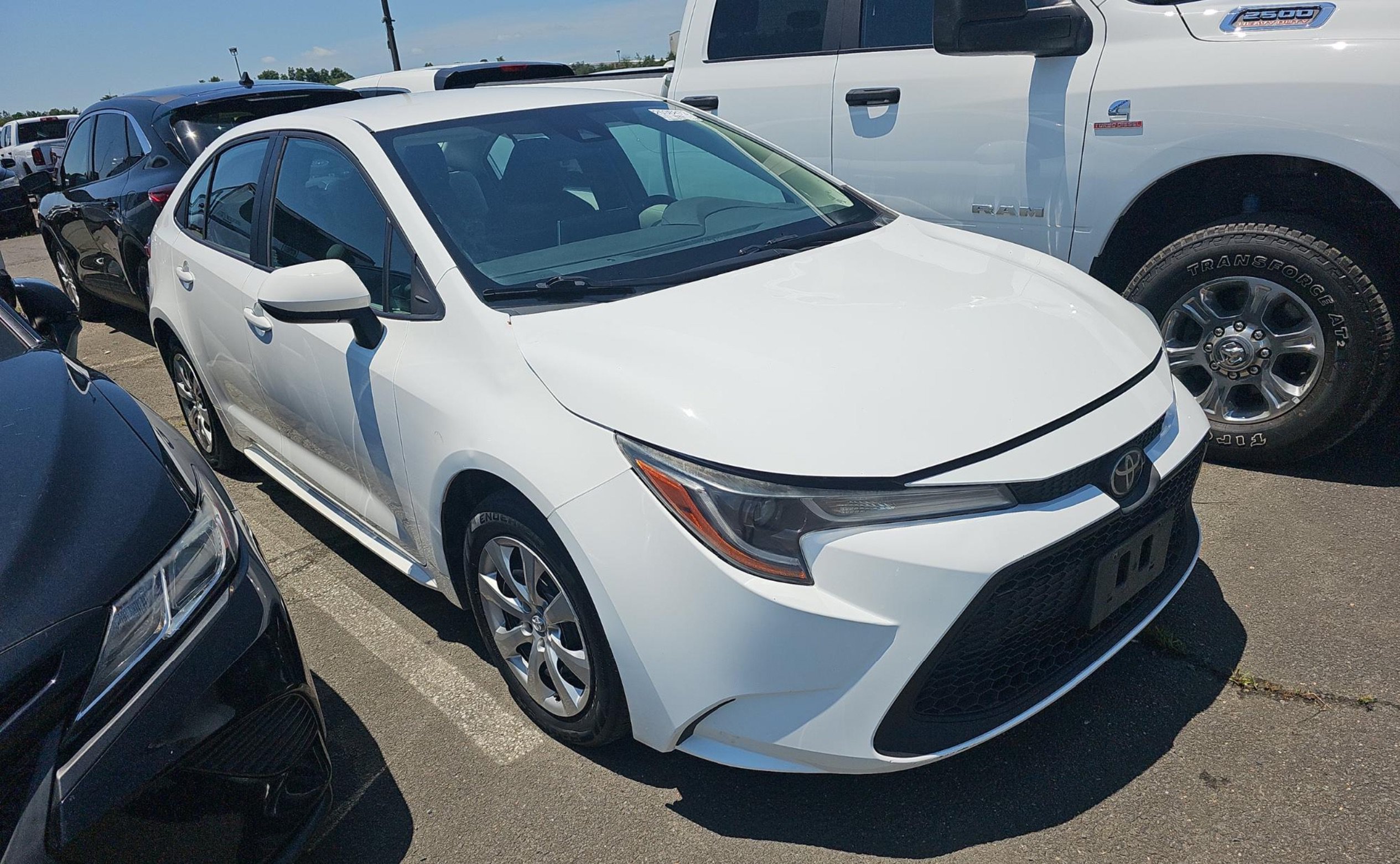 Used 2020 Toyota Corolla LE FWD image 3