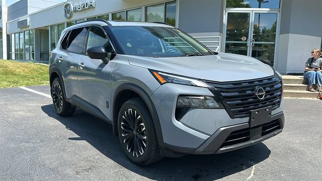 Used 2026 Nissan Rogue Dark Armor AWD/4WD image 3