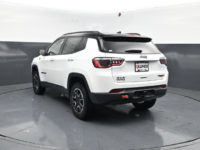 New 2026 Jeep Compass Trailhawk w/ Sun, Sound & Navigation Group AWD/4WD image 7