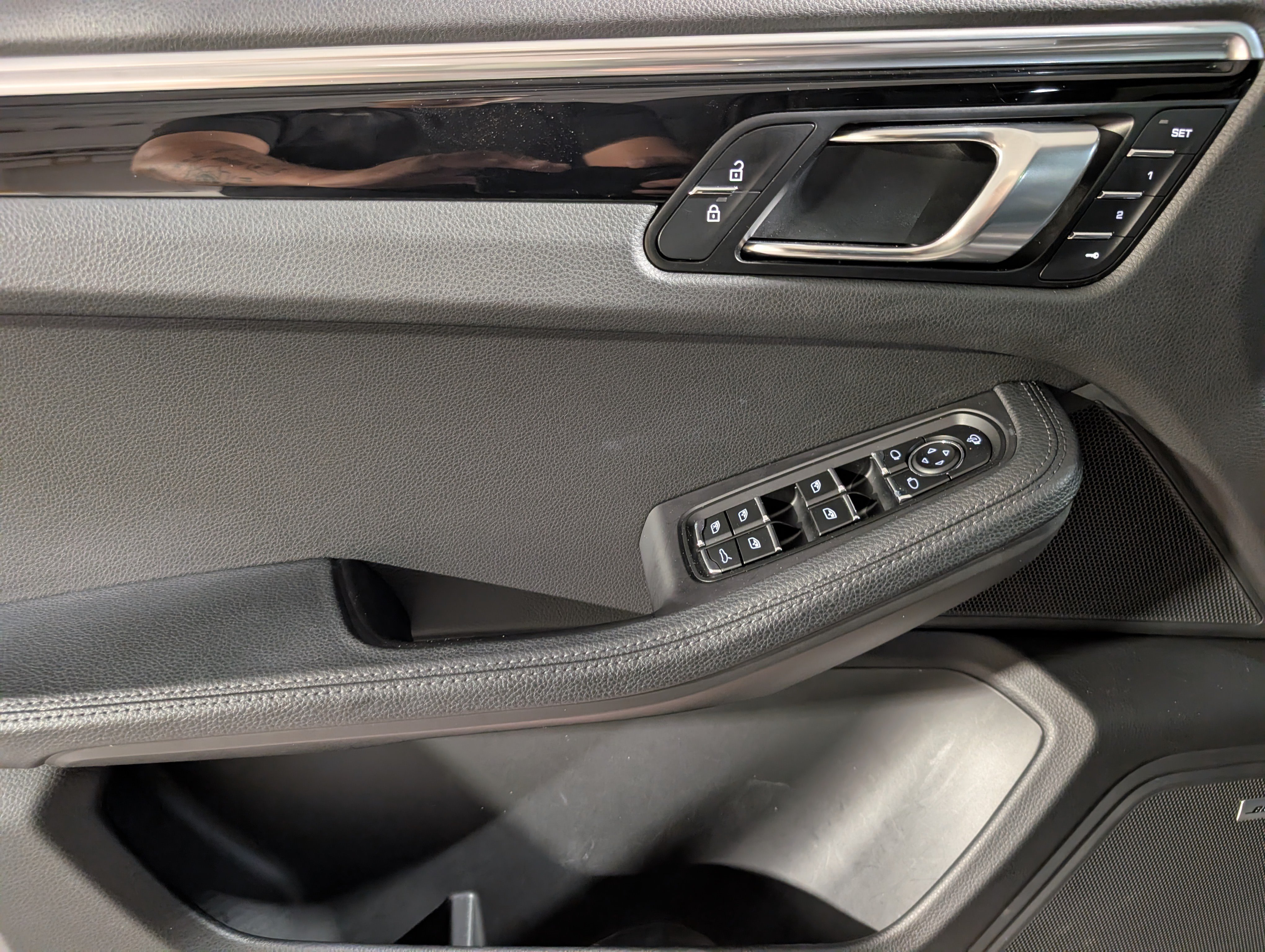 Certified 2022 Porsche Macan S AWD/4WD image 20