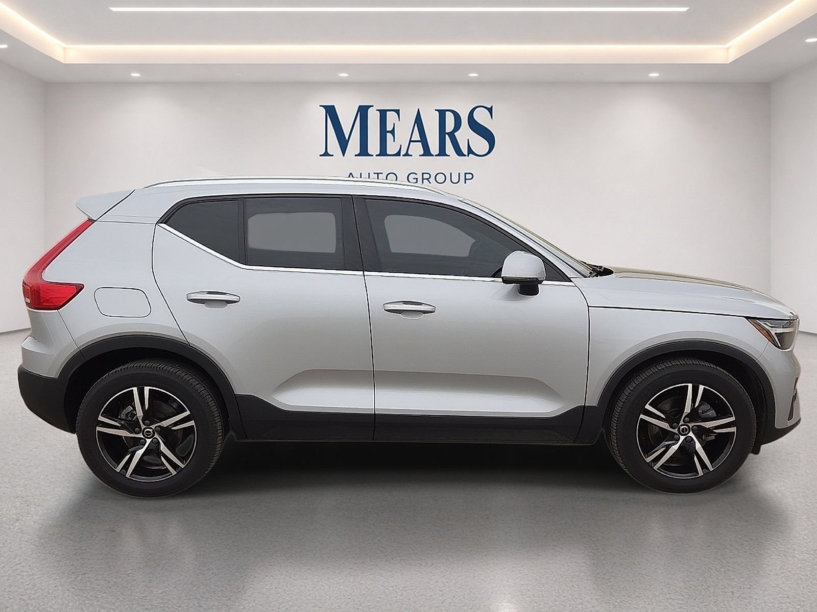 Used 2023 Volvo XC40 B5 Plus AWD/4WD image 7