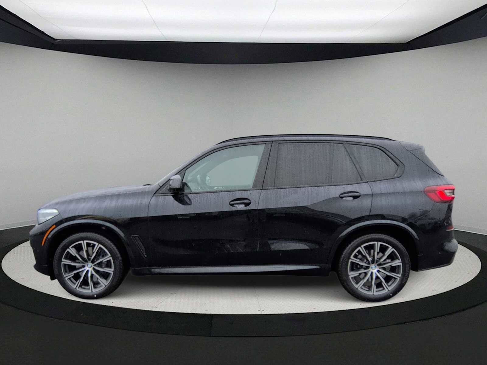 Certified 2023 BMW X5 xDrive40i w/ M Sport Package image 5