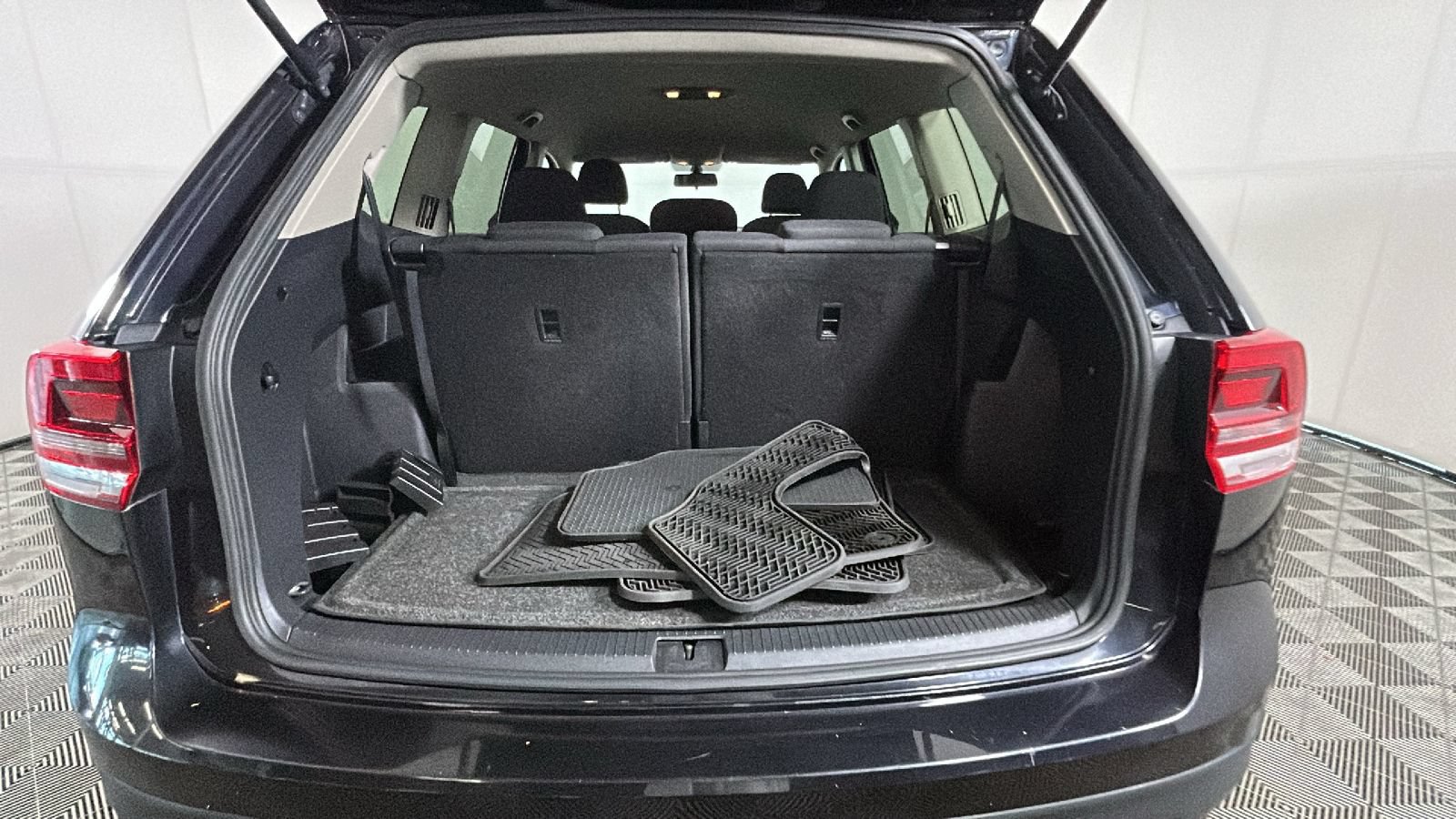 Used 2020 Volkswagen Atlas S w/ Towing Package AWD/4WD image 32
