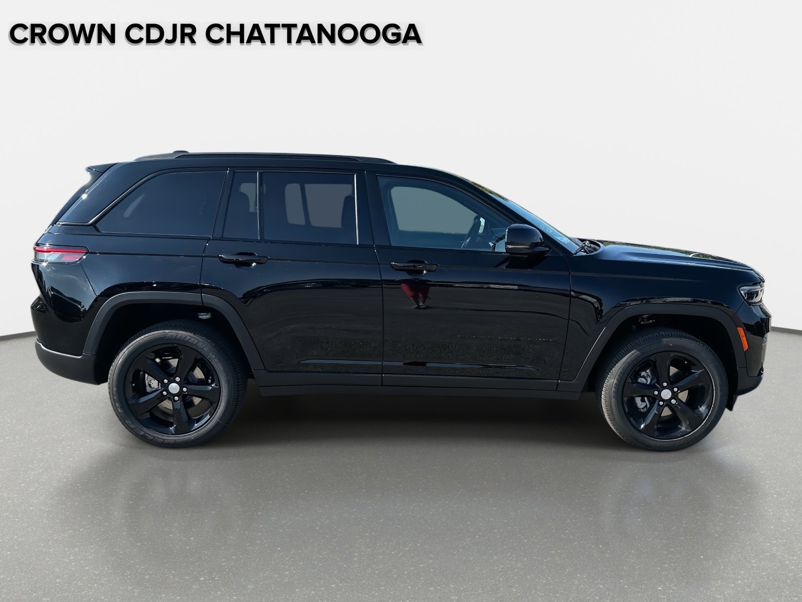 New 2025 Jeep Grand Cherokee Altitude AWD/4WD image 3