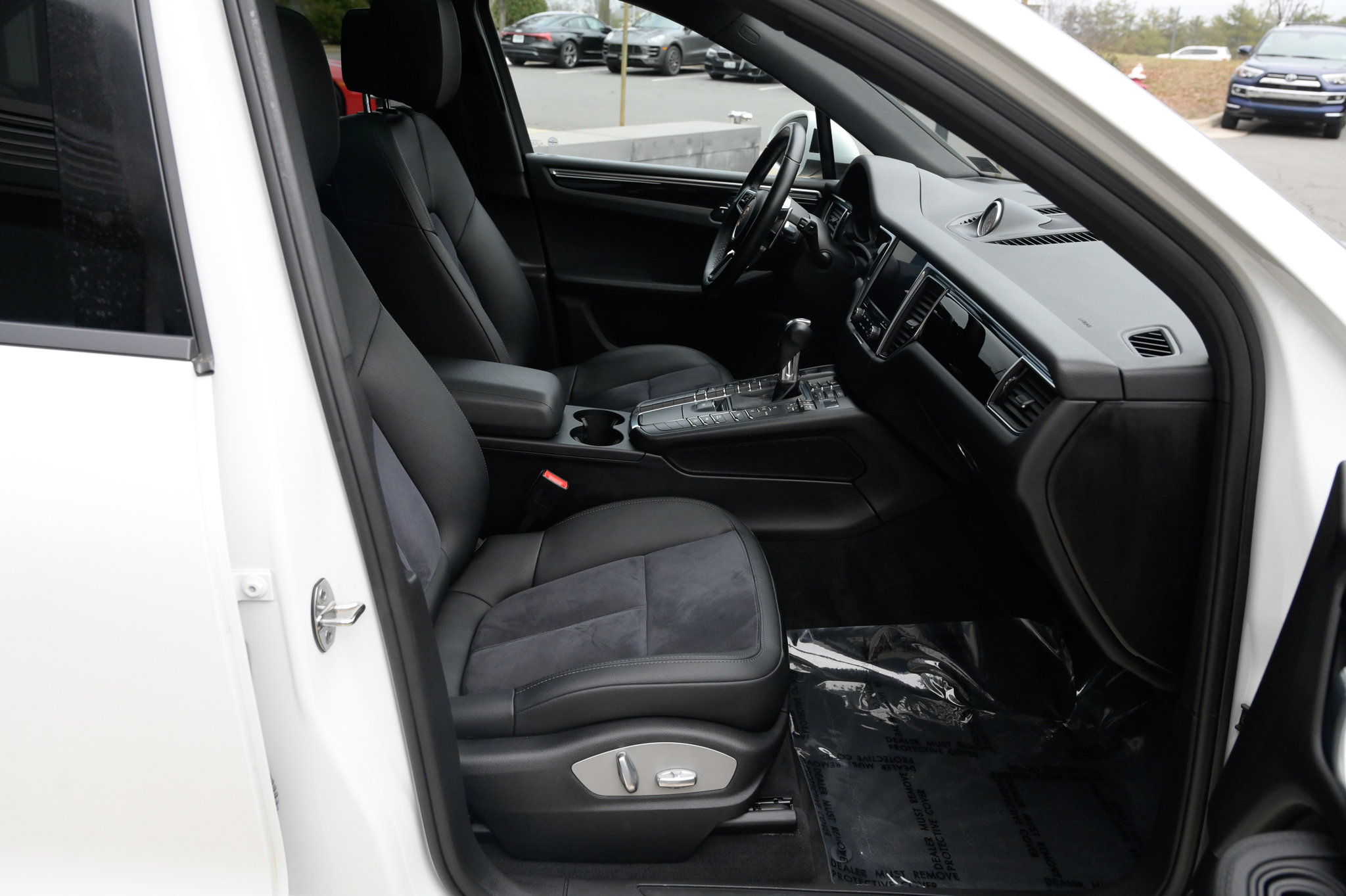 Used 2018 Porsche Macan AWD/4WD image 54