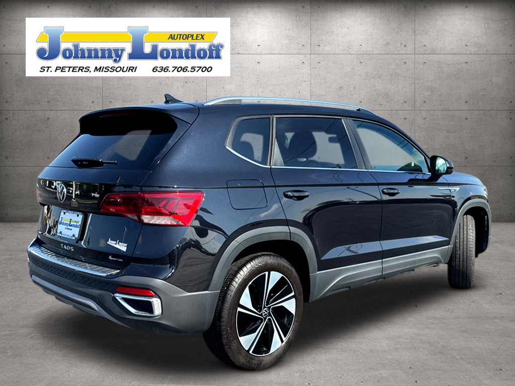 Used 2023 Volkswagen Taos SE w/ Panoramic Sunroof Package AWD/4WD image 2