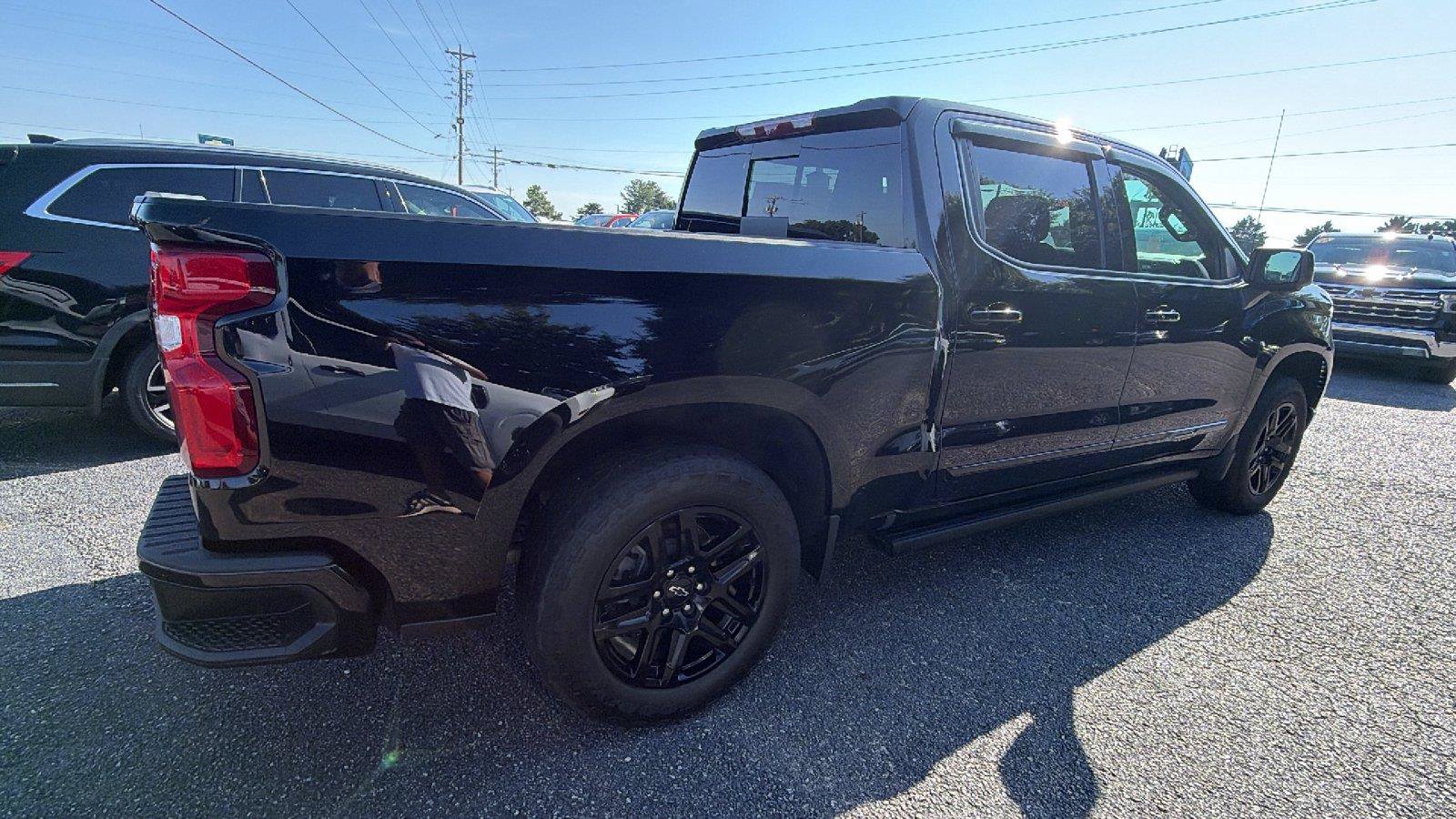 Used 2024 Chevrolet Silverado 1500 High Country w/ Midnight Edition AWD/4WD image 9