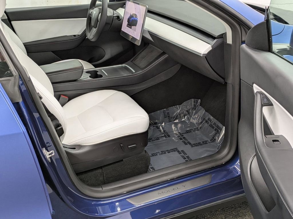 Used 2022 Tesla Model Y Performance image 17