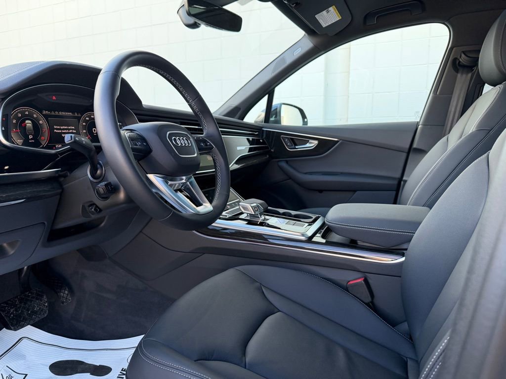 Used 2025 Audi Q7 2.0T Premium w/ Convenience Plus Package image 14